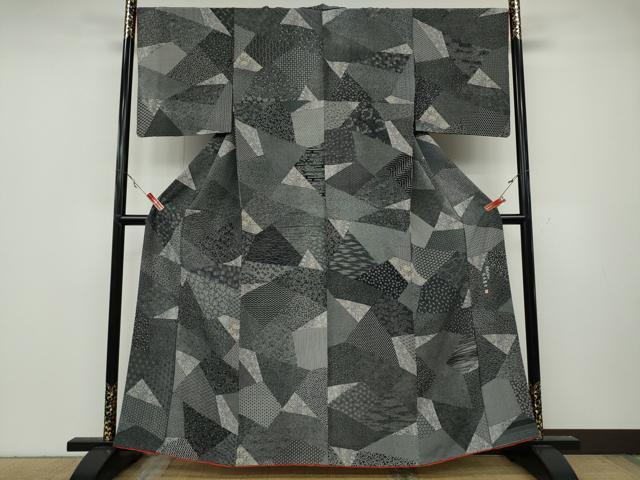 平和屋着物●伝統工芸士 染谷梅治　小紋　更紗切嵌吉祥文　黒地　正絹　逸品　CABA8224ut 平和屋着物○伝統工芸士 染谷梅治 小紋 更紗切嵌吉祥文 黒地