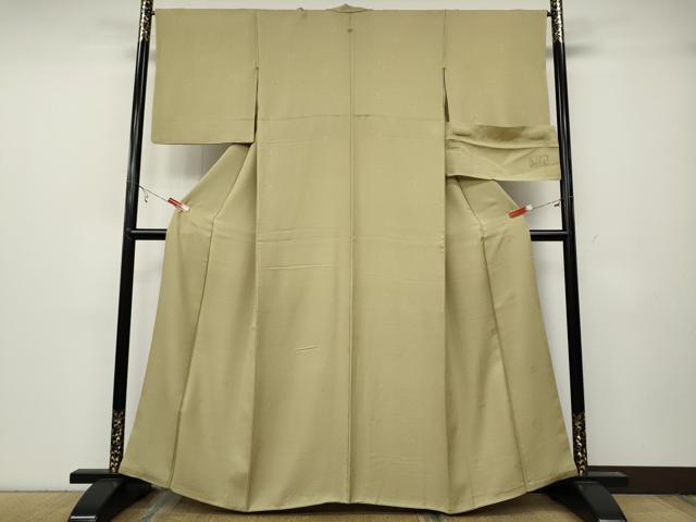 平和屋着物○上質な色無地 寿光織 舞花地紋 木蘭色 反端