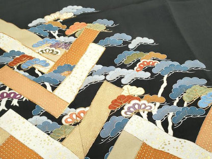 平和屋着物▼豪華黒留袖　駒刺繍　吉祥枝松文　金彩　正絹　逸品　CABA8551th