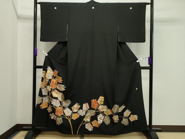 平和屋着物●豪華黒留袖 作家物 駒刺繍 松葉宝尽くし文 金彩 三越扱い 正絹 逸品 CABA8859dy