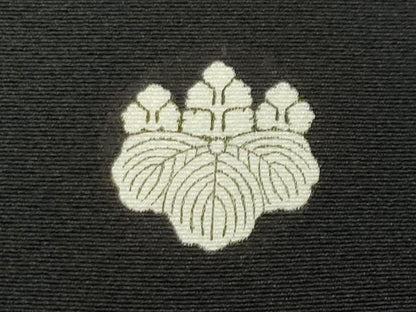 平和屋着物●豪華黒留袖　駒刺繍　雲重ね草花文　金彩　正絹　逸品　CABA9677gh
