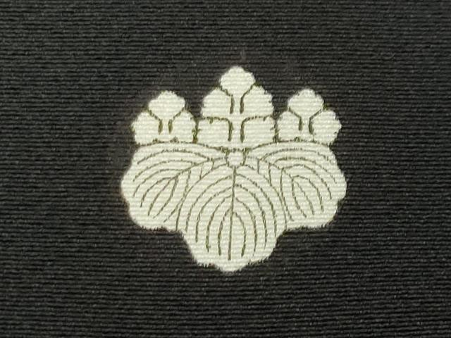 平和屋着物●豪華黒留袖　駒刺繍　雲重ね草花文　金彩　正絹　逸品　CABA9677gh