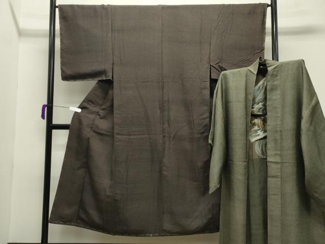 平和屋着物●男性　紬　羽織セット　幾何学文様　着物：赤墨色　羽織：黒緑色　正絹　逸品　CABA9937gh