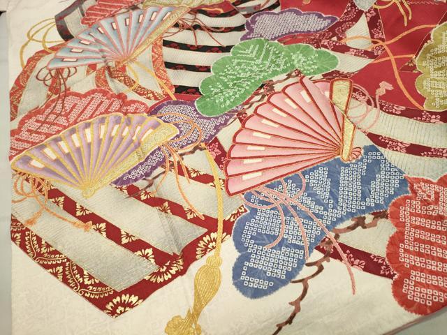 平和屋着物●紫綬褒章 巨匠『岩田専太郎』 振袖 駒刺繍 檜扇松文 金彩 正絹 逸品 CABB0064gh