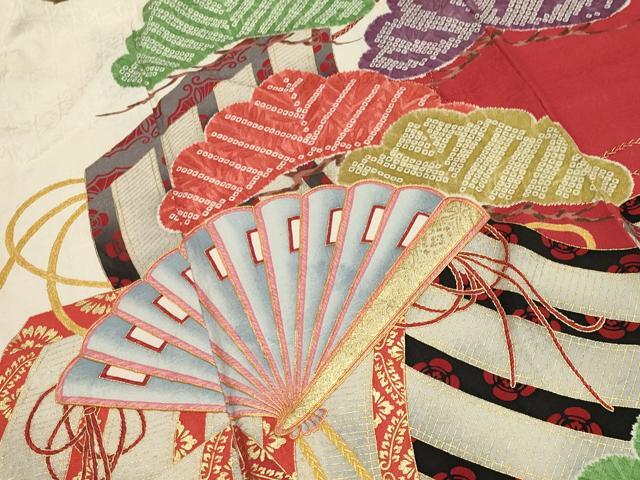 平和屋着物●紫綬褒章 巨匠『岩田専太郎』 振袖 駒刺繍 檜扇松文 金彩 正絹 逸品 CABB0064gh
