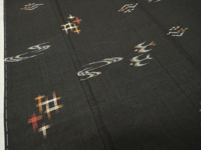 平和屋着物●信州紬 琉球絣文様 黒地 証紙付き 正絹 逸品 未使用 CABB0272gh