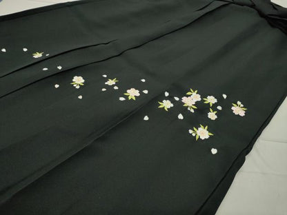 平和屋着物●女性 行灯袴 総刺繍 舞桜文 黒色 金糸 洗える着物 CABB0290gh