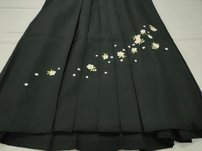平和屋着物●女性 行灯袴 総刺繍 舞桜文 黒色 金糸 洗える着物 CABB0290gh