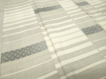 平和屋着物●本場大島紬 白大島 160亀甲 横段吉祥文 正絹 逸品 未使用 CABB0308gh