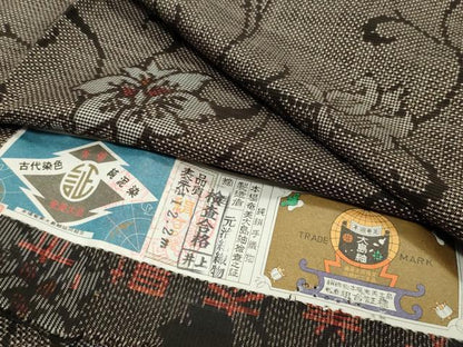 平和屋着物●本場大島紬 7マルキ 泥染め 更紗花唐草文 元治絹織物謹製 証紙付き 上代36万 正絹 逸品 未使用 CABB0353gh