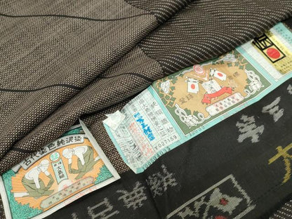 平和屋着物●本場大島紬 吉三郎 吉織物謹製 9マルキ 泥染め 斜線文 証紙付き 正絹 逸品 CABB0366gh