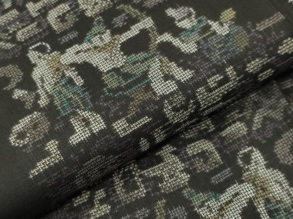 平和屋着物●本場大島紬 9マルキ 泥染め 人物文 大島紬美幸謹製 証紙付き 正絹 逸品 CABB0377gh