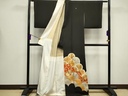 平和屋着物■豪華黒留袖　駒刺繍　花唐草文　菊　金彩　正絹　逸品　CABB1619ou