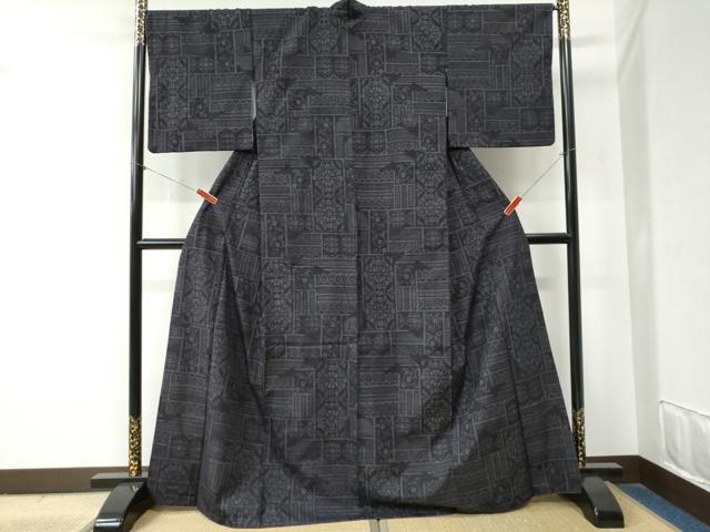 平和屋着物●本場結城紬　重要無形文化財　80亀甲　吉祥花唐草文　正絹　逸品　CABB4086yc 平和屋着物○本場結城紬 重要無形文化財 80亀甲 吉祥花唐草文