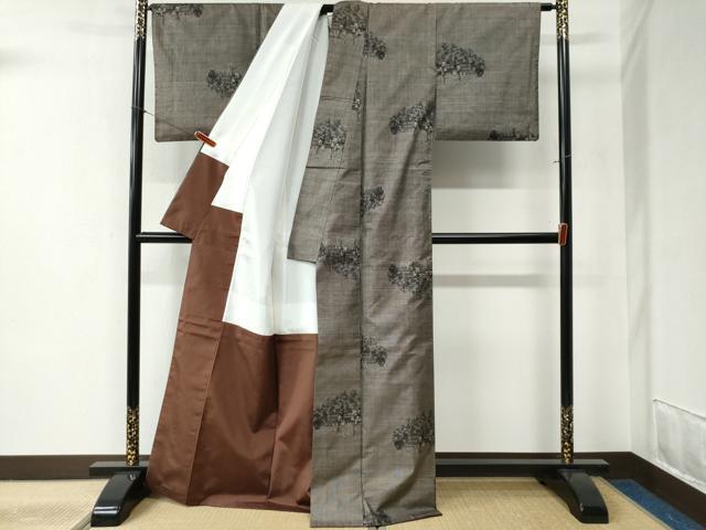 平和屋着物●本場大島紬 9マルキ 樹林風景文 正絹 逸品 CABB4268yc