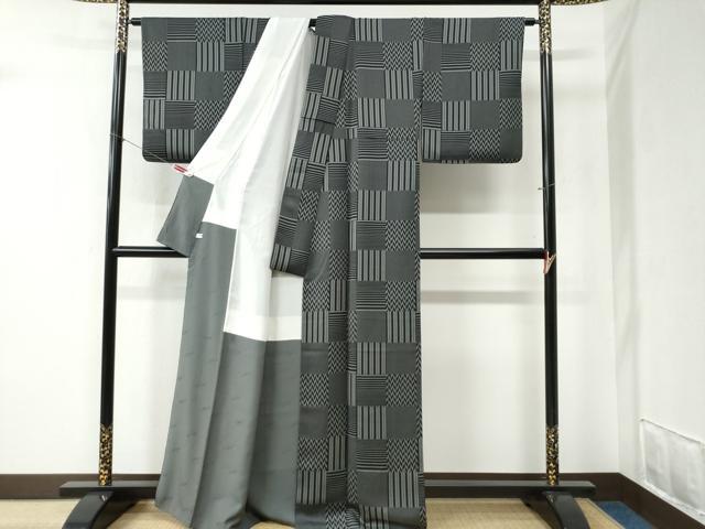 平和屋着物○染色作家 斉藤三才 小紋 市松吉祥文 黒地 正絹 逸品