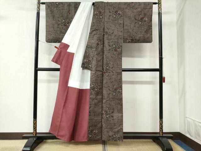 平和屋着物●本場大島紬 7マルキ 泥染め 吉祥花唐草文 川口広昭作 証紙付き 正絹 逸品 CABB4355yc