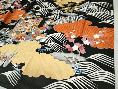 平和屋着物●豪華振袖 駒刺繍 雲取り御所車籬草花文 黒地 金彩 正絹 逸品 CABB4369yc