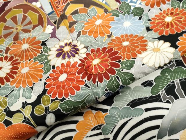 平和屋着物●豪華振袖 駒刺繍 雲取り御所車籬草花文 黒地 金彩 正絹 逸品 CABB4369yc