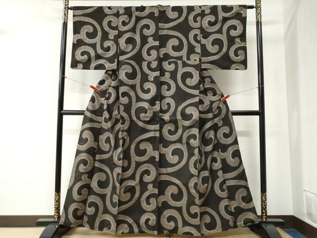 平和屋着物●本場大島紬　7マルキ　唐草文　正絹　逸品　CABB4434yc