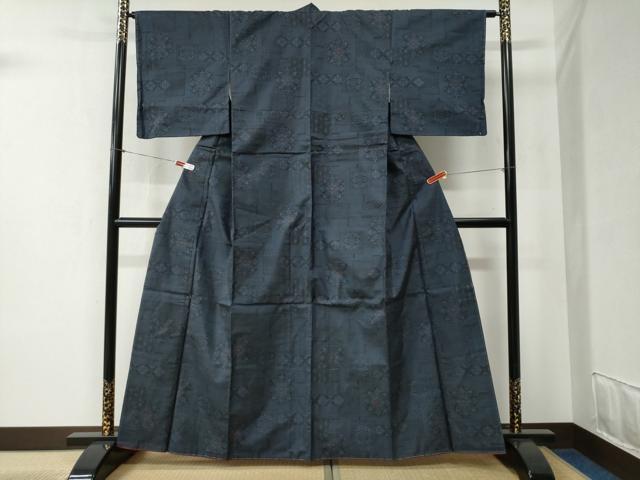 平和屋着物●本場大島紬 7マルキ 色紙重ね吉祥花文 正絹 逸品 未使用 CABB4464yc
