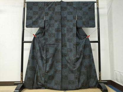 平和屋着物●本場大島紬 9マルキ 変わり市松流水更紗草花文 正絹 逸品 未使用 CABB4485yc