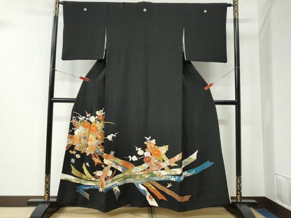 平和屋着物●創業460年・千總　黒留袖　駒刺繍　束ね熨斗宝尽くし花唐草文　金彩　三越扱い　正絹　逸品　CABB4512yc