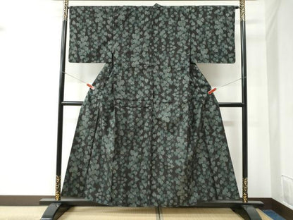 平和屋着物●本場大島紬 9マルキ 南天蔦の葉花文 正絹 逸品 CABB4539yc