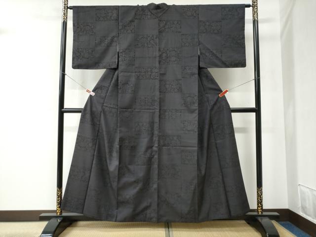 平和屋着物●本場大島紬 9マルキ 変わり市松更紗花唐草文 正絹 逸品 CABB4547yc