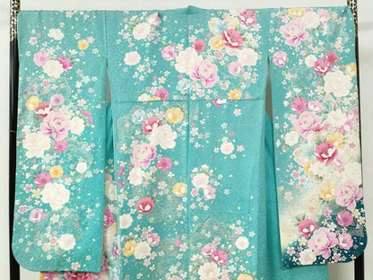平和屋着物●豪華振袖　舞蝶牡丹花文　ラメ糸　暈し染め　銀通し地　正絹　逸品　CABB4560yc