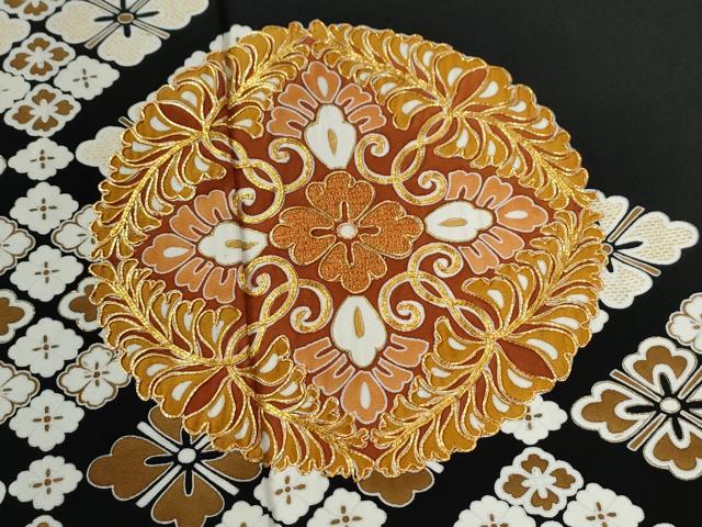 平和屋着物●豪華黒留袖　駒刺繍　花菱唐草文　金彩　正絹　逸品　CABB4577yc
