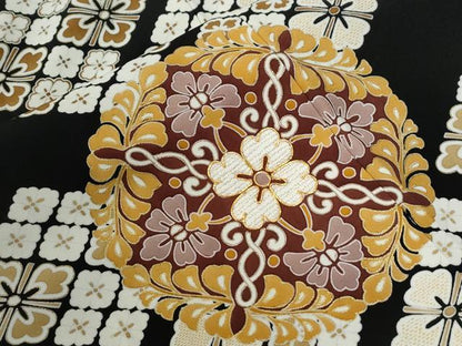 平和屋着物●豪華黒留袖　駒刺繍　花菱唐草文　金彩　正絹　逸品　CABB4577yc