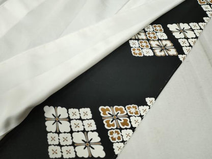 平和屋着物●豪華黒留袖　駒刺繍　花菱唐草文　金彩　正絹　逸品　CABB4577yc