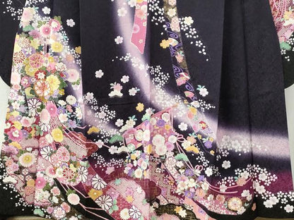 平和屋着物●豪華振袖　駒刺繍　鬘帯吉祥草花文　暈し染め　金通し地　京都きもの友禅扱い　正絹　逸品　CABB4578yc