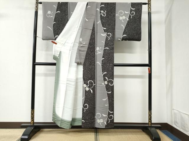 平和屋着物●ろう彩工芸　奥村一心　小紋　花唐草文　たたき染め　正絹　逸品　CABB4605yc
