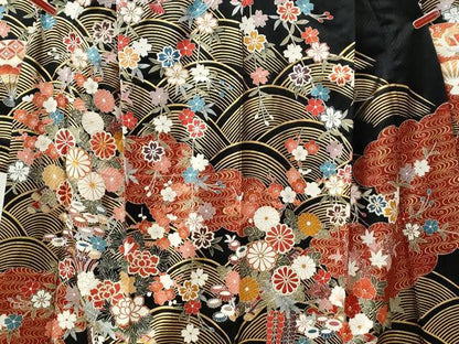 平和屋着物●豪華振袖　駒刺繍　雲取り流水枝垂れ花文　黒地　金彩　正絹　逸品　CABB4680yc