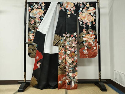 平和屋着物●豪華振袖　駒刺繍　雲取り流水枝垂れ花文　黒地　金彩　正絹　逸品　CABB4680yc