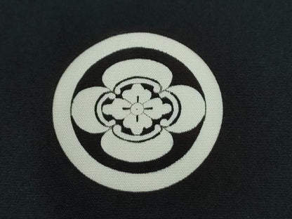 平和屋着物●男性 黒紋付 羽織セット 羽裏：仕覆陶器吉祥文 正絹 逸品 CABB4715yc