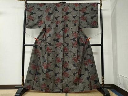 平和屋着物●本場大島紬 7マルキ 舞花文 正絹 逸品 CABB4788yc