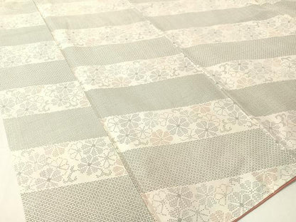 平和屋着物●本場大島紬　白大島　120亀甲　斜線花文　正絹　逸品　CABB4898vp