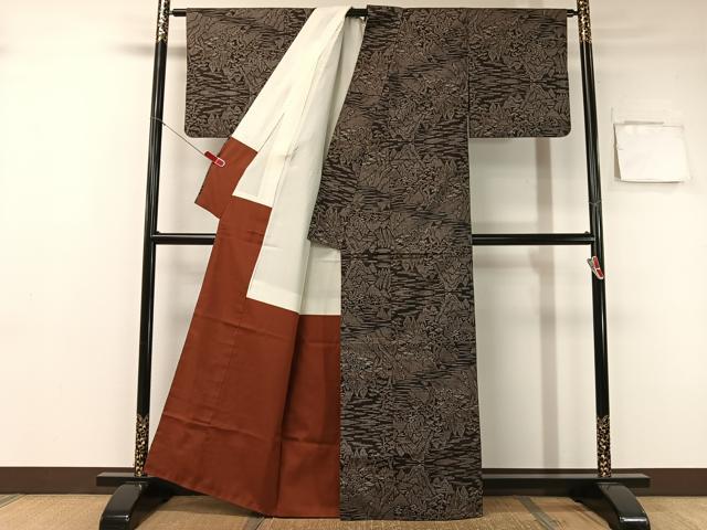 平和屋着物●本場大島紬　9マルキ　風景文　正絹　逸品　CABB5105vp 平和屋着物○本場大島紬 白大島 9マルキ エジプト壁画文様 正絹 逸品
