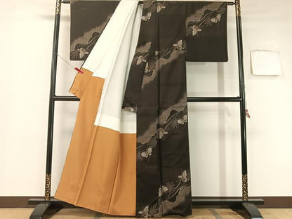 平和屋着物●本場大島紬　9マルキ　地空き　純泥染　木邑大島紬織物謹製　舞蝶文　証紙付き　正絹　逸品　CABB5109vp