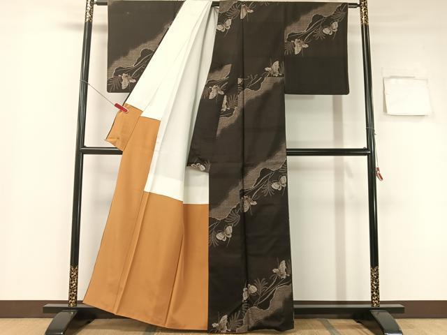 平和屋着物●本場大島紬　9マルキ　地空き　純泥染　木邑大島紬織物謹製　舞蝶文　証紙付き　正絹　逸品　CABB5109vp
