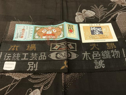平和屋着物●本場大島紬　9マルキ　地空き　純泥染　木邑大島紬織物謹製　舞蝶文　証紙付き　正絹　逸品　CABB5109vp