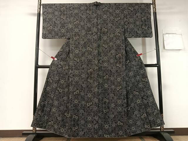 平和屋着物●本場大島紬 7マルキ 草花文 正絹 逸品 CABB5137vp