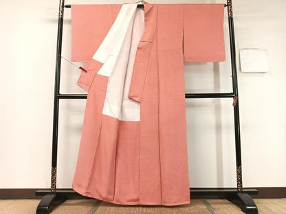 平和屋着物●上質な色無地　舞葉地紋　甚三紅色　正絹　逸品　未使用　CABB5164vp