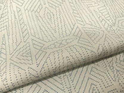 平和屋着物●本場大島紬　白大島　7マルキ　幾何学文様　正絹　逸品　CABB5178vp