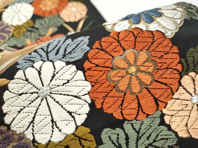 平和屋着物○六通柄袋帯 唐織 扇面草花文 黒地 金糸 正絹 逸品