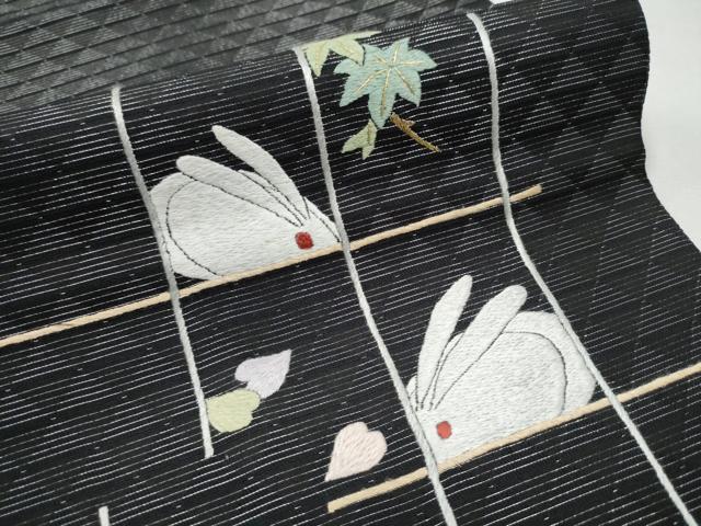 平和屋着物●太鼓柄袋帯　総刺繍　兎　舞桜文　黒地　舞桜文　黒地　金銀糸　正絹　逸品　CABB5979hy 平和屋着物○太鼓柄袋帯 総刺繍 兎 舞桜文 黒地 舞桜