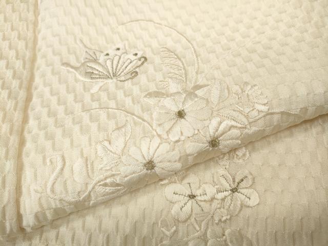 平和屋着物●小振袖　総刺繍　ふくれ織　花蝶文　薄卵色　銀糸　正絹　逸品　CABB6072ut 平和屋着物○小振袖 総刺繍 ふくれ織 花蝶文 薄卵色 銀糸